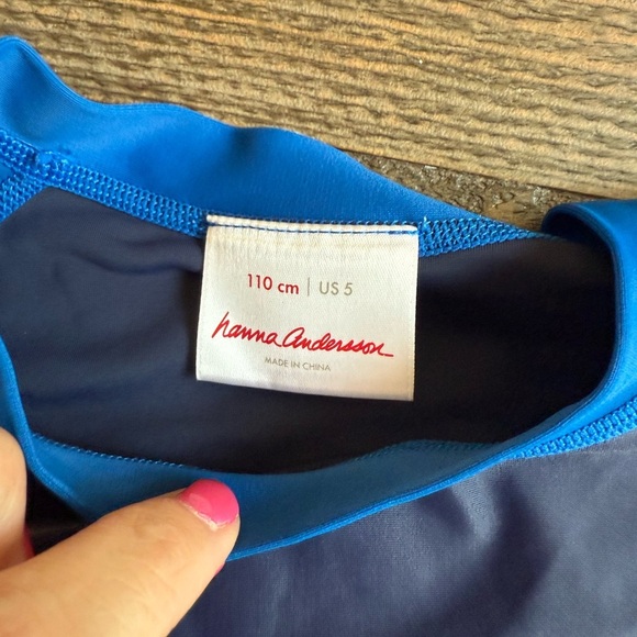 Hanna Andersson Rash Guard Top blue shark pattern size 5T - Picture 2 of 4